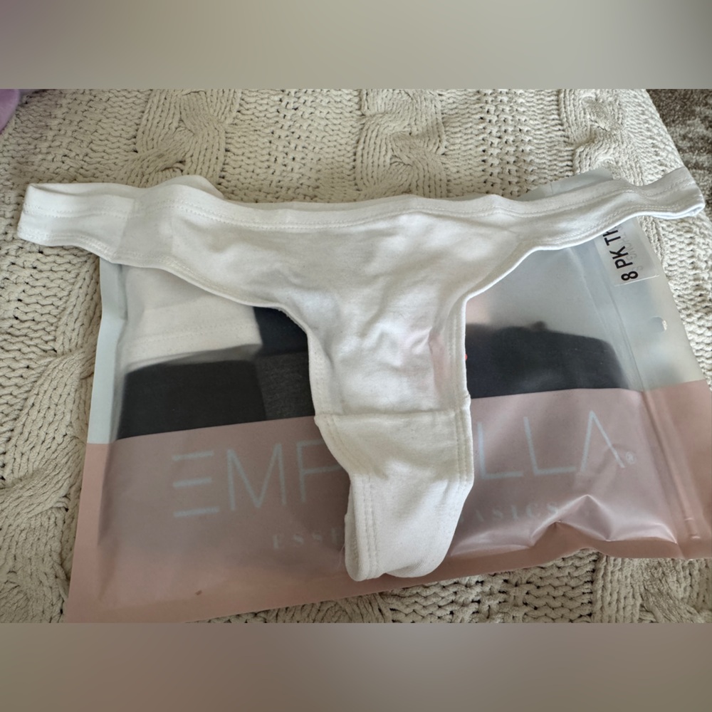 NWT M Emprella 8 Pack Thong Set